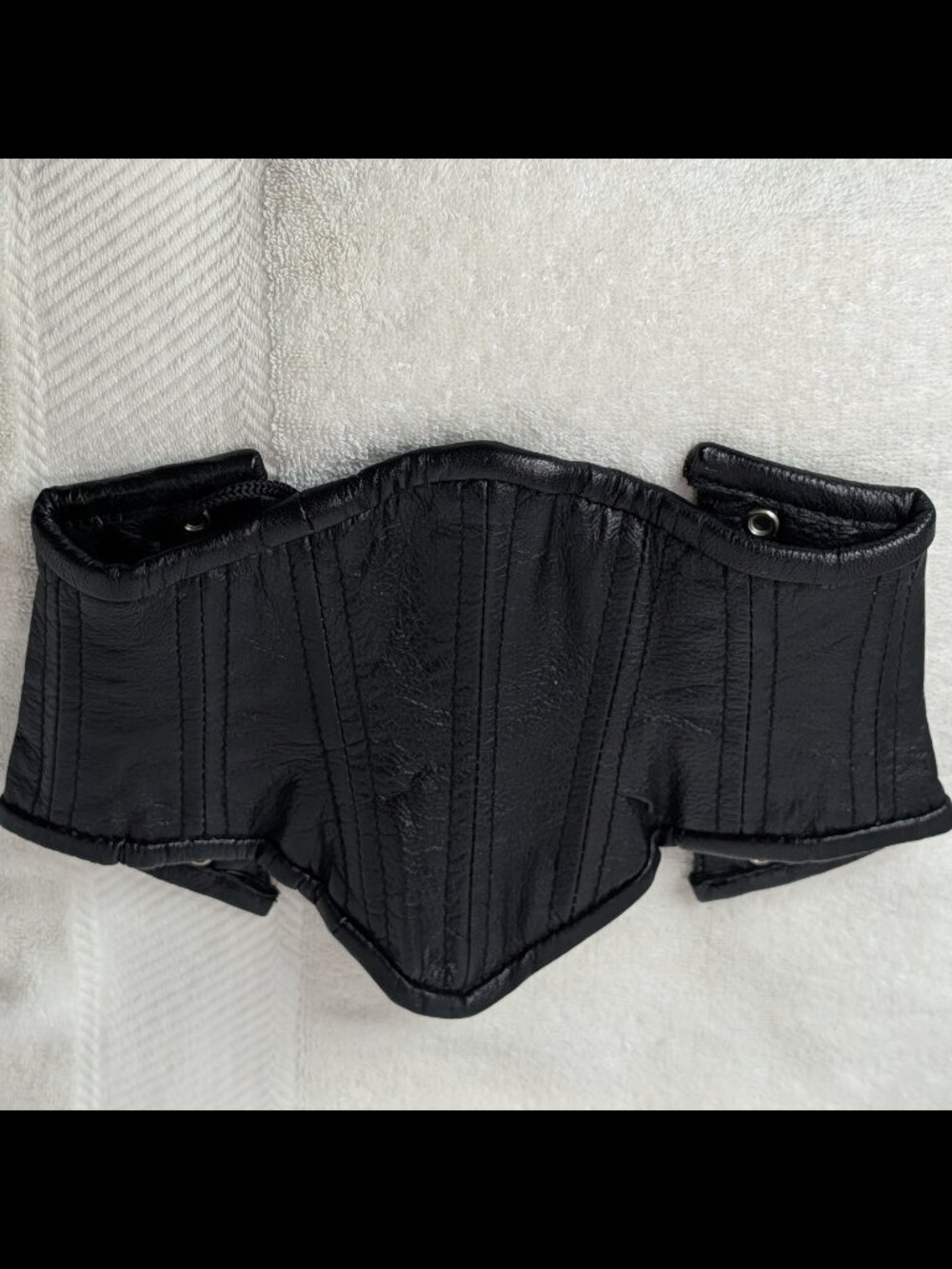 Black Leather POSTURE COLLAR, Lace-Up and Lined, Excellent cond, 14.75 in closed